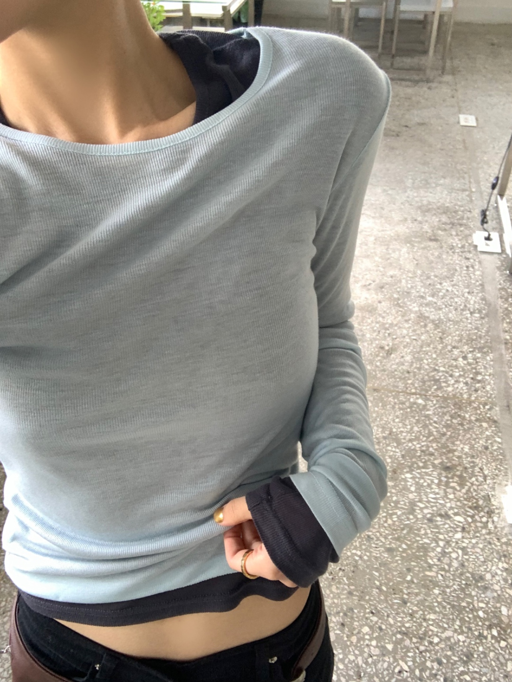 긴팔 티셔츠 모델 착용 이미지-S1L46